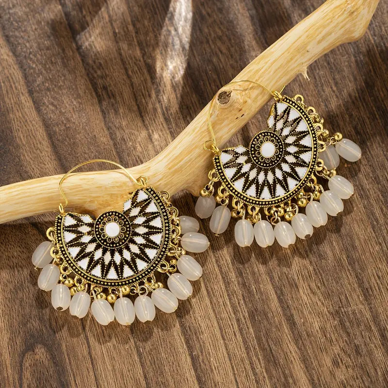 White Retro Drop Earrings 24-0073